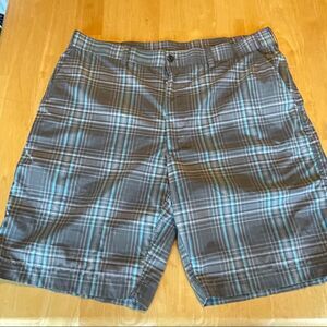 PGA Tour plaid men’s Golfing shorts size 36